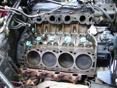 1969 Lincoln Continental - Lincoln engine - head removed