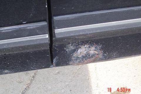 1991 Ford Bronco - rot on rocker