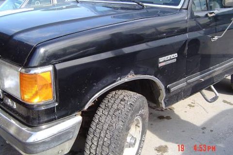 1991 Ford Bronco - rot on front fender