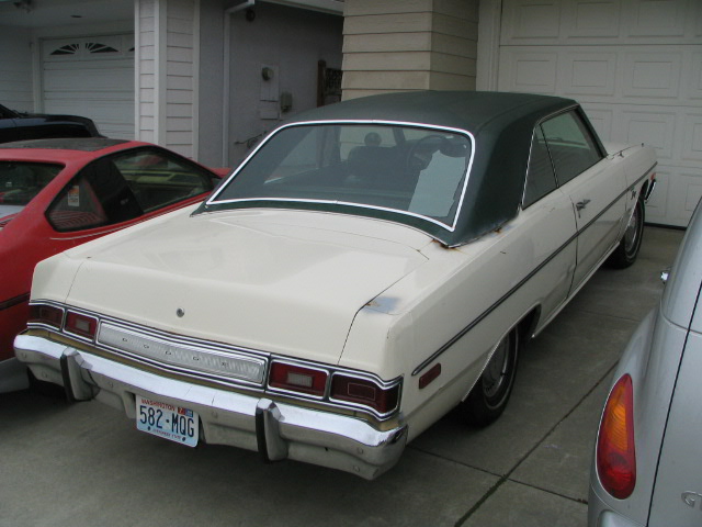 Cream 1975 Dodge Dart rear view with dark green vinyl top and Washington license plate 582-MOG
