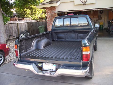 1995 Toyota Hilux - My pretty nice looking Kragen DIY herculiner