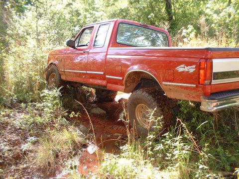 1995 Ford F-150 - 1.5" leveling kit with no flex. Superlift front springs barely compress.
