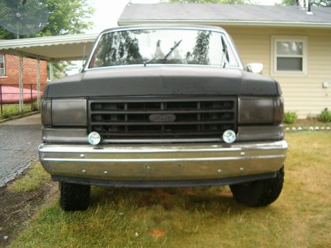 1989 Ford Bronco - driving lights added