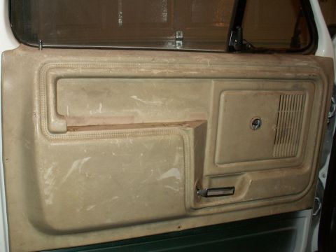 1983 Ford Bronco - Drab, tired original 23yr old passenger door trim....looks sad and boring doesn't it?
