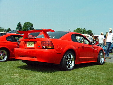 2000 Ford Mustang - Right rear view of 2000 Cobra R