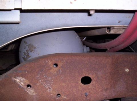 1995 Ford Bronco - Close-up view of a gray suspension component, red hoses, and a rusty frame, with Supermotors.net watermark.