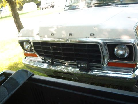 1978 Ford Bronco - Front view of a 1978 Ford Bronco's grille and headlights.