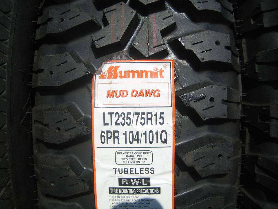 Summit Mud Dawg LT235/75R15 tire label on tread