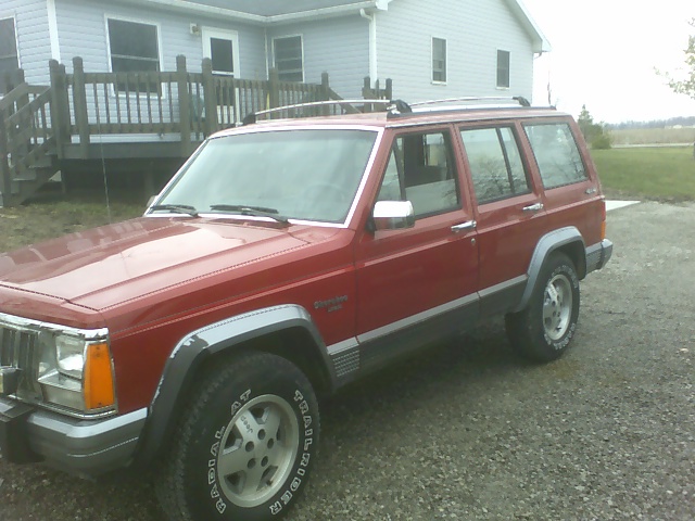 Red 1992 Jeep Cherokee SUV, 3q-front view