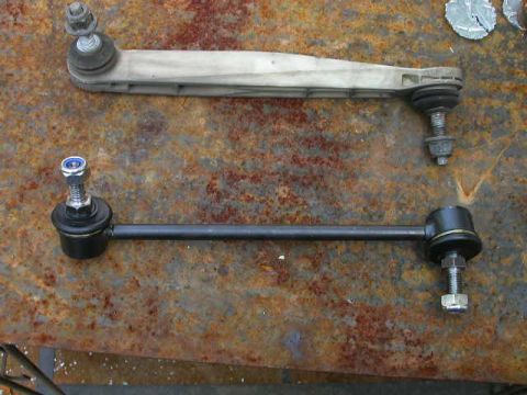 1990 Ford Bronco - Cheesy Ford Taurus front sway bar end link vs. MOOG replacement. Unbelievable.