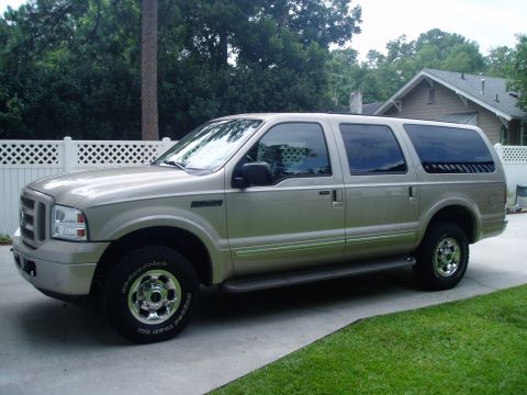 2005 Ford Excursion photo