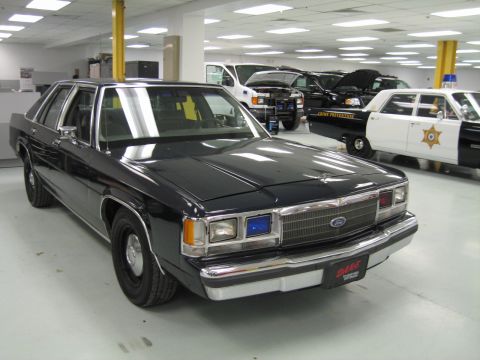 2001 Ford Crown Victoria - This Ford Crown Victoria police car appears to be from the 1980s, not 2001.