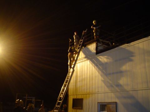 1981 Ford Bronco - good veiw of 35' ladder