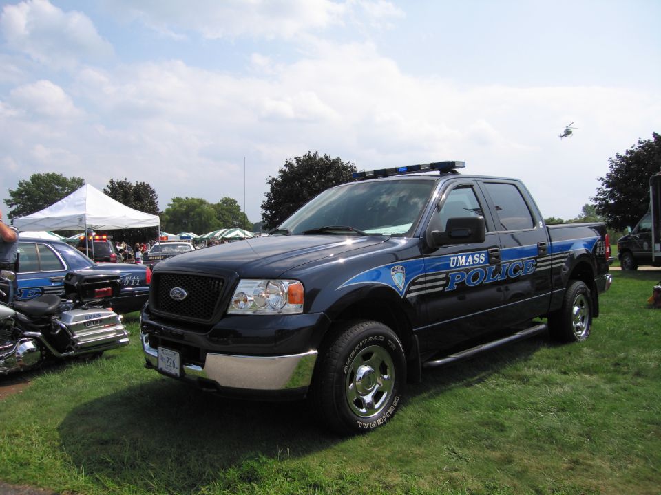UMASS POLICE truck, 3q-front view, dark blue with blue and white decals. License plate PH-226