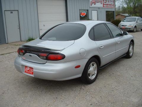 1999 Ford Taurus photo