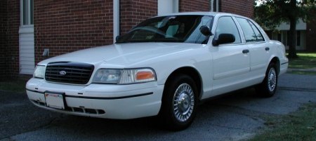 2000 Ford Crown Victoria photo