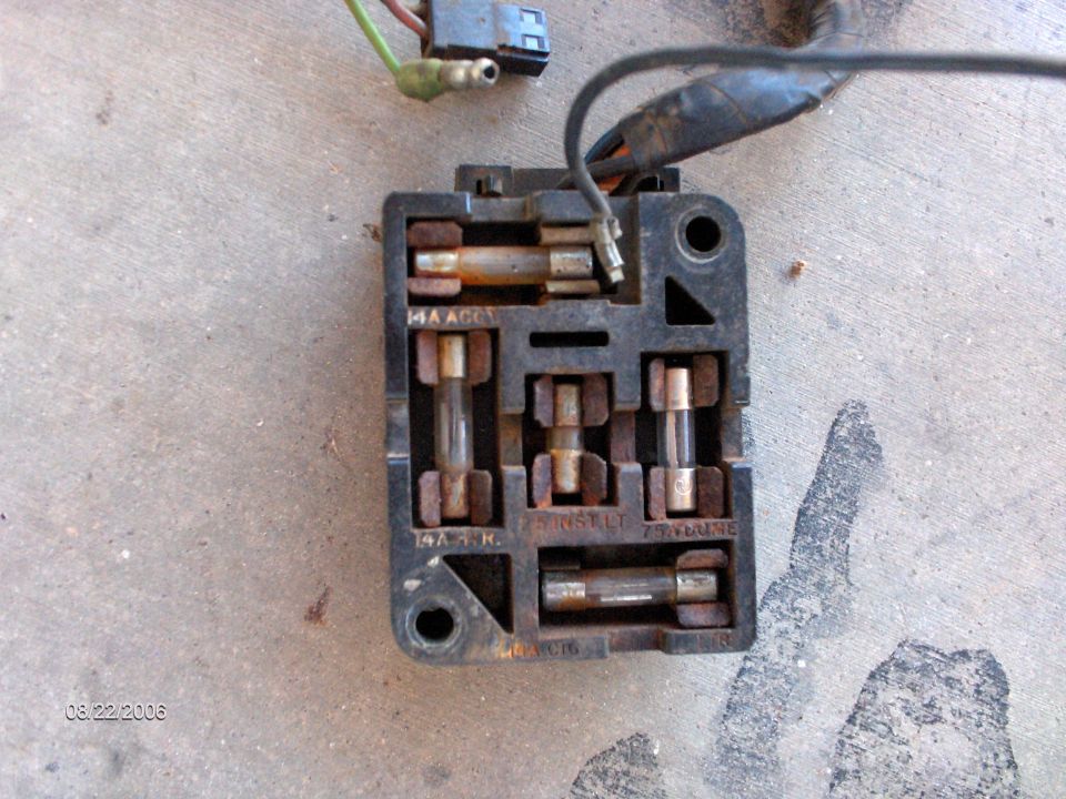 Vintage automotive fuse block with glass fuses and wiring