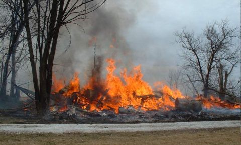 2006 Ford E350 - Burned a barn.
