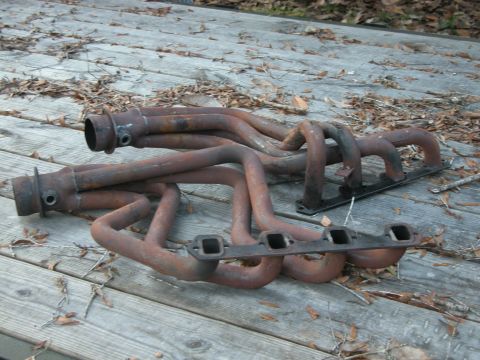 1990 Ford Bronco - These exhaust manifolds are heavily rusted and appear to be for an older vehicle.