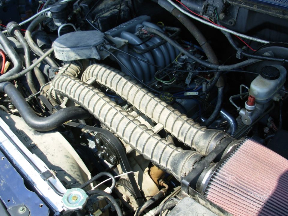 We didn't have time to clean & paint the intake manifold & accessory brackets, but maybe later...