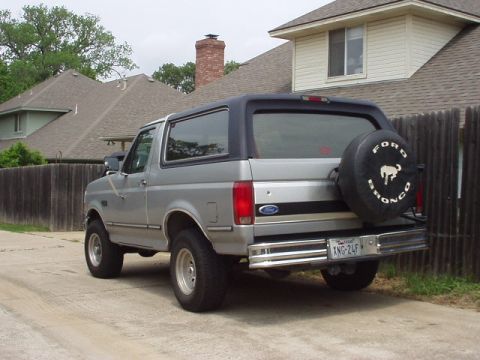 1992 Ford Bronco - Again, very clean - looks grey, doesn't it?