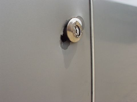 1992 Ford Bronco - Someone decided the $200 stereo was worth $1200 in damage - bastidges!