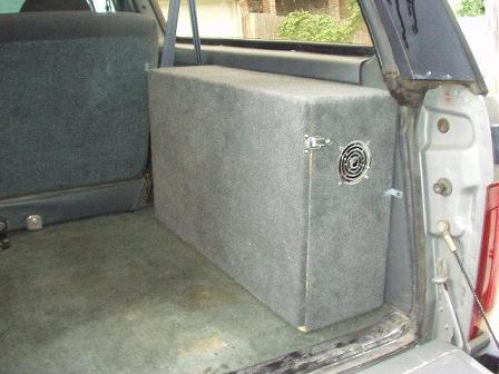 1992 Ford Bronco - The amp box I made, finished - closed up.