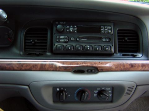 2000 Ford Crown Victoria - The faux stock faceplate in position.