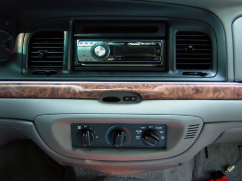 2000 Ford Crown Victoria - The faux stock faceplate removed.