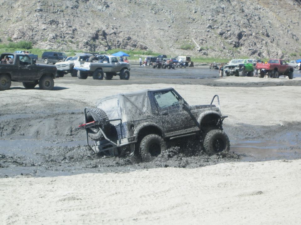 1987 Suzuki Samurai stuck in mud, 3q-front view