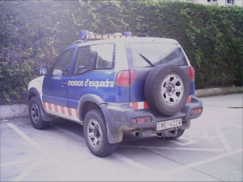 1991 Ford Crown Victoria - This police SUV is marked 'mossos d'esquadra' and has a spare tire on the rear door.