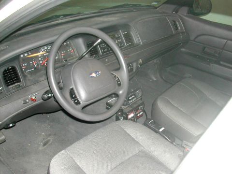 1991 Ford Crown Victoria - The interior of a 1991 Ford Crown Victoria police car, equipped with police radio equipment.