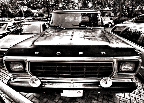 1979 Ford Bronco front view with 'FORD' on hood and quad headlights
