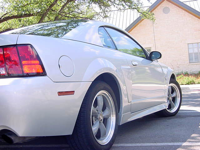 1999 Ford Mustang coupe, rear quarter view, silver paint