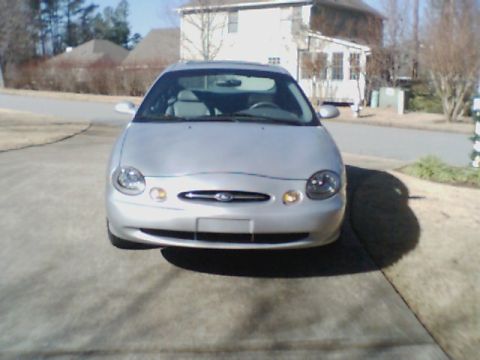 1998 Ford Taurus - heres a front view