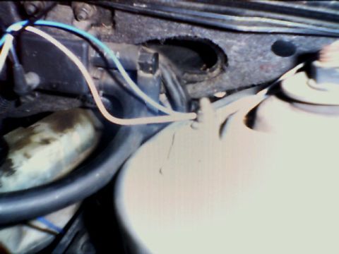 1998 Ford Taurus - and here it is open, Man that thing is big, u could fit maybe 2 2/0 guage wires through there