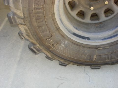 1996 Ford Bronco - Sharp rocks...