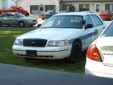 1999 Ford Crown Victoria photo