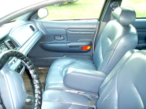 1999 Ford Crown Victoria photo