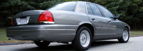 2000 Ford Crown Victoria photo