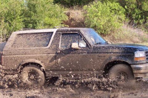 1996 Ford Bronco - Slinging Mud