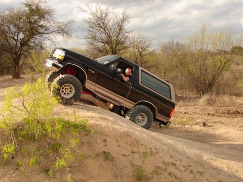 1996 Ford Bronco - Going up the hill