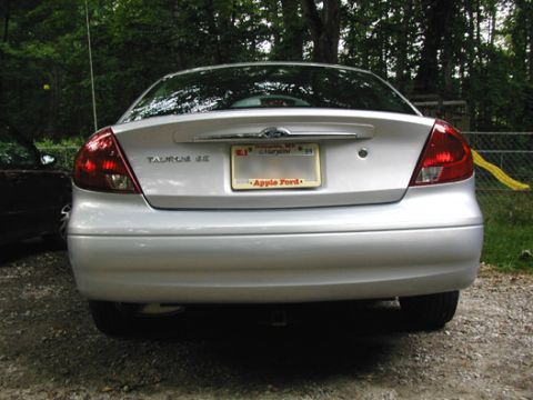 2000 Ford Taurus - Here is the @$$ end. Yeah, that's a tow hitch... I pull a 19' Power Boat with it =)