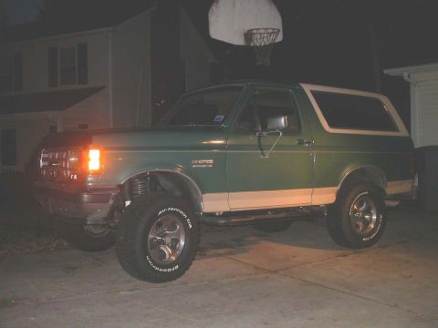 1990 Ford Bronco - 4" lift and new 33" tires