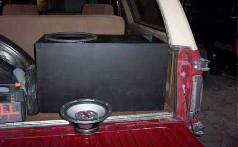2006 Ford E350 - 15" Tempest in 4cu.ft. box with 12" Sony beside it.