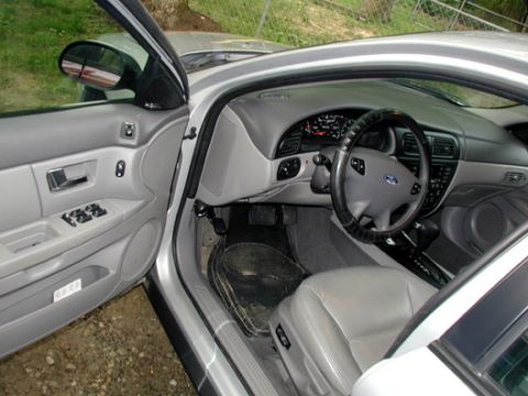 2000 Ford Taurus - This is what I see every day =) And yes, that's leather seating...