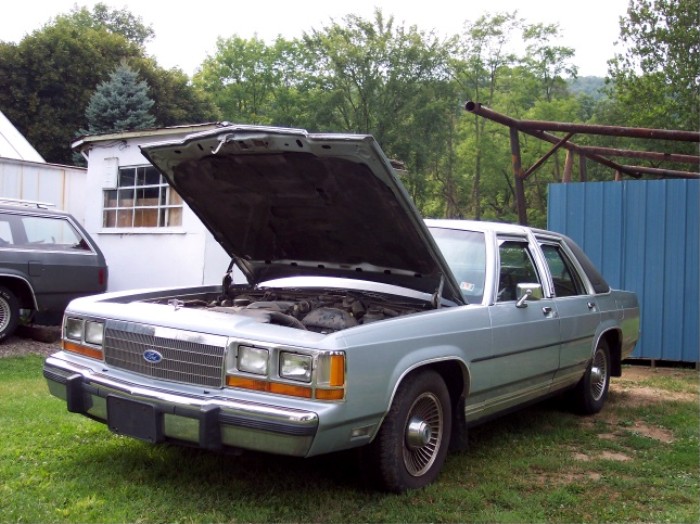 1990 Ford Crown Victoria LTD