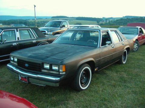 1989 Ford LTD Crown Victoria photo
