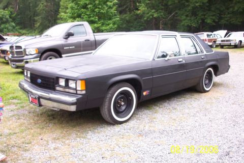 1989 Ford LTD Crown Victoria photo