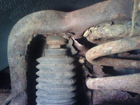 1989 Ford Bronco - the rip terminates at the upper mount for the left shock.